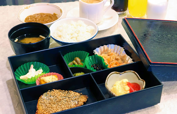 朝食