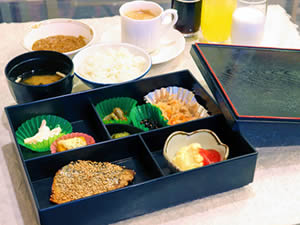 朝食